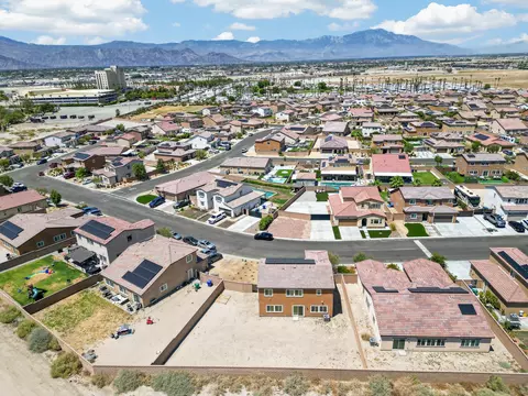 View/Area - 44816 Beringer Dr, Indio, CA 92203 photo 5 of 7