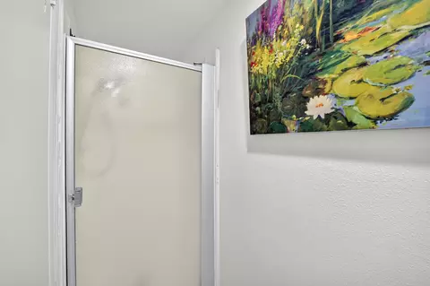 Bath - 48982 Eisenhower Dr, Indio, CA 92201 photo 1 of 3