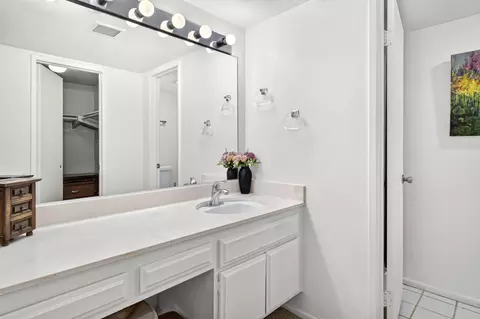 Bath - 48982 Eisenhower Dr, Indio, CA 92201 photo 3 of 3