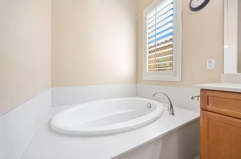 Bath - 39663 Camino Templado, Indio, CA 92203 photo 3 of 7