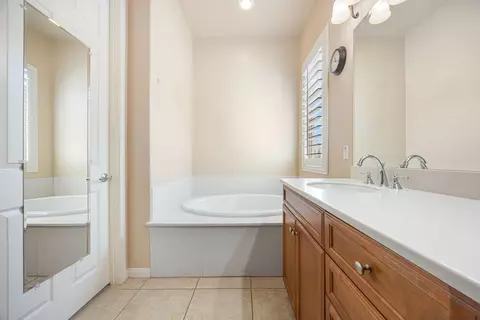 Bath - 39663 Camino Templado, Indio, CA 92203 photo 2 of 7