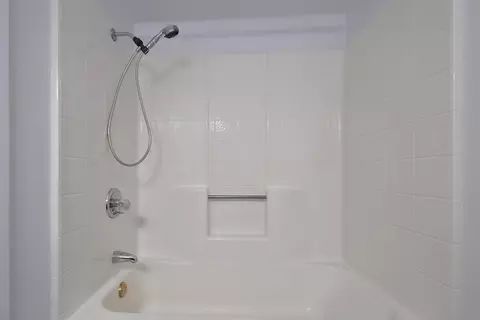 Bath - 55668 Encelia Dr, Yucca Valley, CA 92284 photo 2 of 3