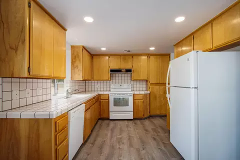 Kitchen - 55668 Encelia Dr, Yucca Valley, CA 92284 photo 1 of 2
