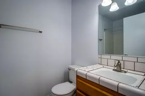 Bath - 55668 Encelia Dr, Yucca Valley, CA 92284 photo 1 of 3