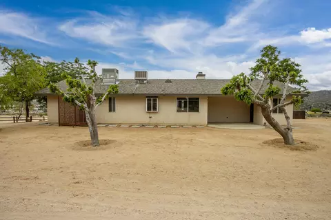 Exterior - 55668 Encelia Dr, Yucca Valley, CA 92284 photo 7 of 12