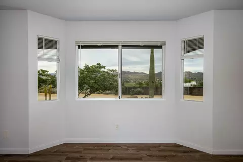 Living - 55668 Encelia Dr, Yucca Valley, CA 92284 photo 2 of 5