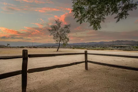 Exterior - 55668 Encelia Dr, Yucca Valley, CA 92284 photo 9 of 12