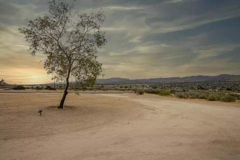 Exterior - 55668 Encelia Dr, Yucca Valley, CA 92284 photo 5 of 12