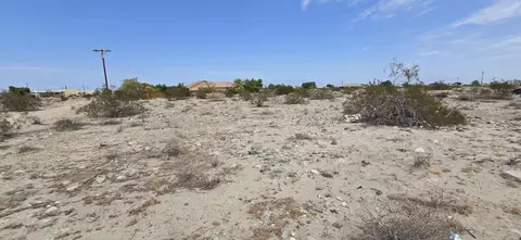 2833 Calhoun St, Thermal, CA 92274 photo 12