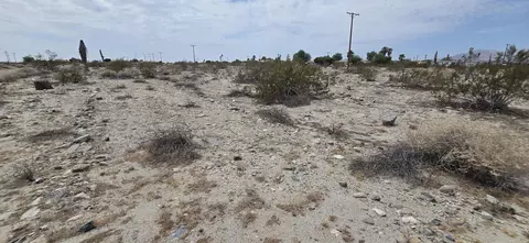 2833 Calhoun St, Thermal, CA 92274 photo 4