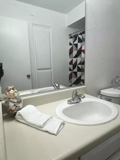 Bath - 82861 Crawford Dr, Indio, CA 92201 photo 3 of 3