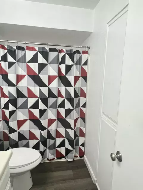 Bath - 82861 Crawford Dr, Indio, CA 92201 photo 2 of 3