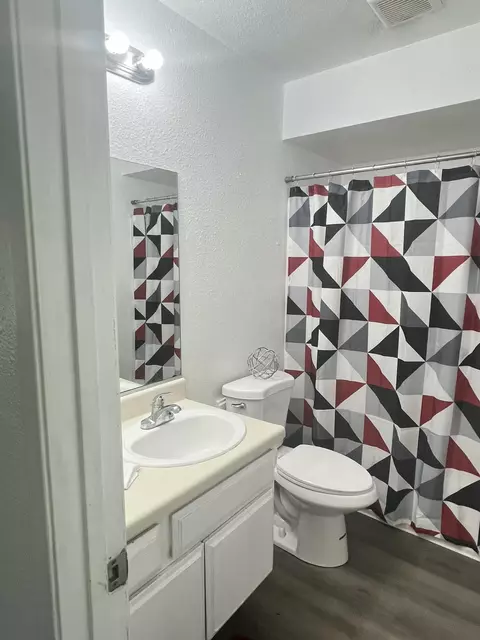 Bath - 82861 Crawford Dr, Indio, CA 92201 photo 1 of 3