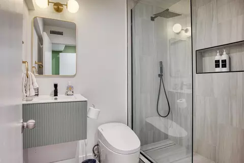 Bath - 45640 Cimarron Rd, Indio, CA 92201 photo 1 of 5