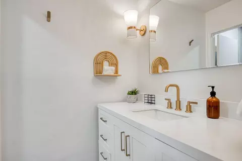 Bath - 45640 Cimarron Rd, Indio, CA 92201 photo 4 of 5