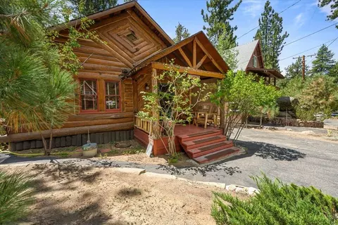 39253 Mohawk Dr, Fawnskin, CA 92333
