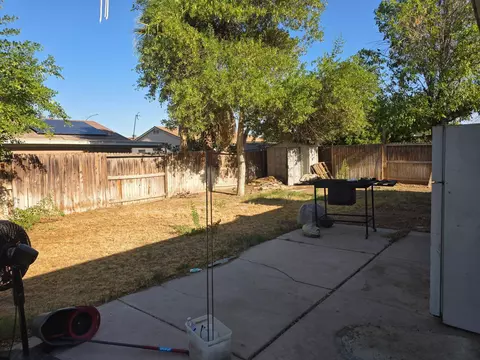 Exterior - 978 Pater St, Brawley, CA 92227 photo 3 of 12