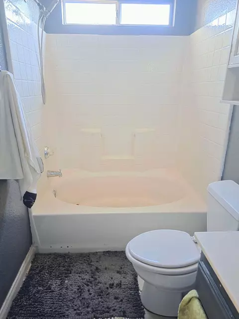 Bath - 978 Pater St, Brawley, CA 92227 photo 3 of 5