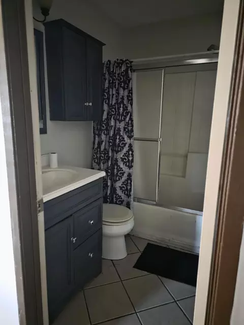 Bath - 978 Pater St, Brawley, CA 92227 photo 1 of 5