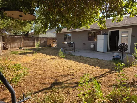 Exterior - 978 Pater St, Brawley, CA 92227 photo 9 of 12