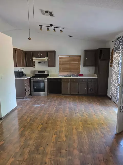 Kitchen - 978 Pater St, Brawley, CA 92227 photo 2 of 2