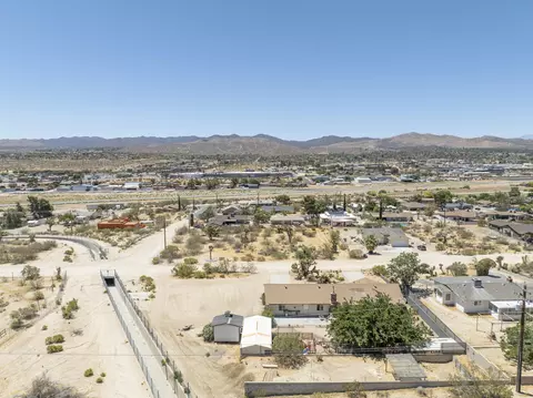 View/Area - 57530 Warren Way, Yucca Valley, CA 92284 photo 11 of 14