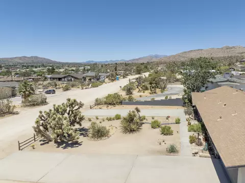 View/Area - 57530 Warren Way, Yucca Valley, CA 92284 photo 13 of 14