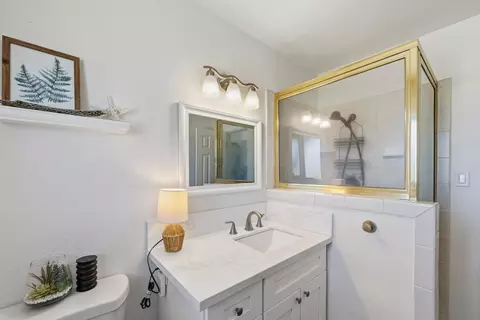 Bath - 57530 Warren Way, Yucca Valley, CA 92284 photo 2 of 2
