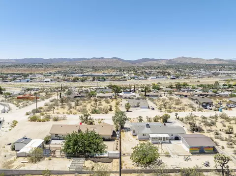 View/Area - 57530 Warren Way, Yucca Valley, CA 92284 photo 10 of 14