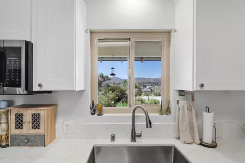 Kitchen - 57530 Warren Way, Yucca Valley, CA 92284 photo 2 of 3