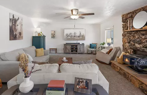 Living - 57530 Warren Way, Yucca Valley, CA 92284 photo 1 of 4