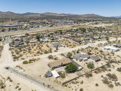 View/Area - 57530 Warren Way, Yucca Valley, CA 92284 photo 5 of 14