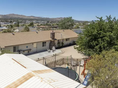View/Area - 57530 Warren Way, Yucca Valley, CA 92284 photo 12 of 14