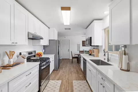 Kitchen - 57530 Warren Way, Yucca Valley, CA 92284 photo 3 of 3