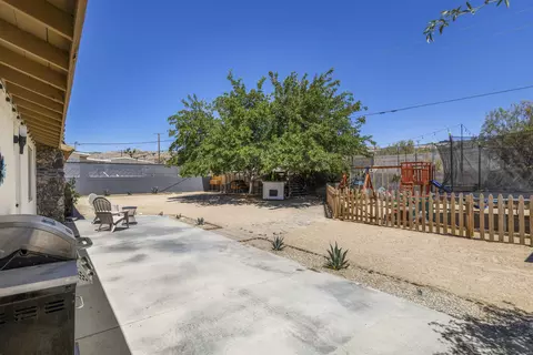 Exterior - 57530 Warren Way, Yucca Valley, CA 92284 photo 7 of 16
