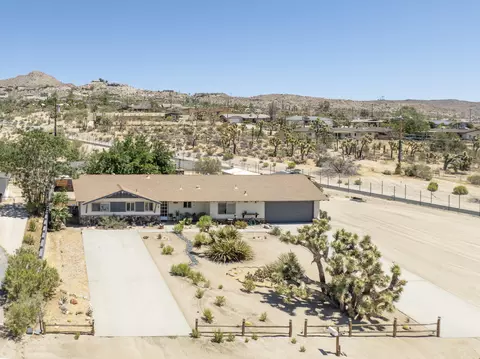 View/Area - 57530 Warren Way, Yucca Valley, CA 92284 photo 2 of 14