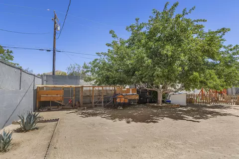 Exterior - 57530 Warren Way, Yucca Valley, CA 92284 photo 5 of 16