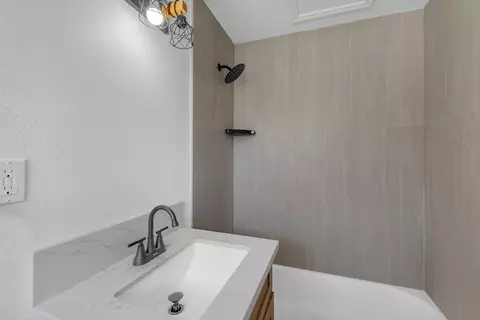 Bath - 83031 Emerald Ave, Indio, CA 92201 photo 3 of 3