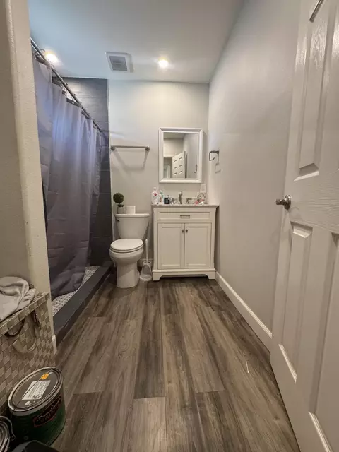 Bath - 58149 E Park Ln, Thermal, CA 92274 photo 8 of 9