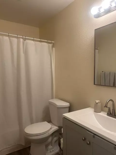 Bath - 1223 Glendale Ave, Thermal, CA 92274 photo 2 of 2
