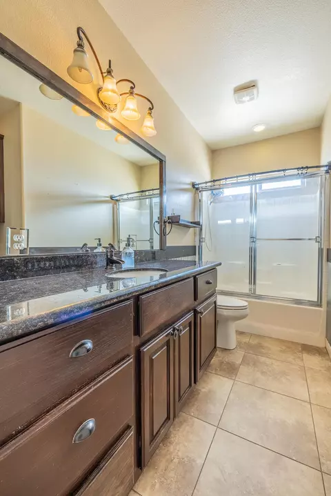 Bath - 4224 Yucca Mesa Rd, Yucca Valley, CA 92284 photo 5 of 5