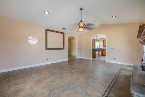 Living - 4224 Yucca Mesa Rd, Yucca Valley, CA 92284 photo 2 of 2