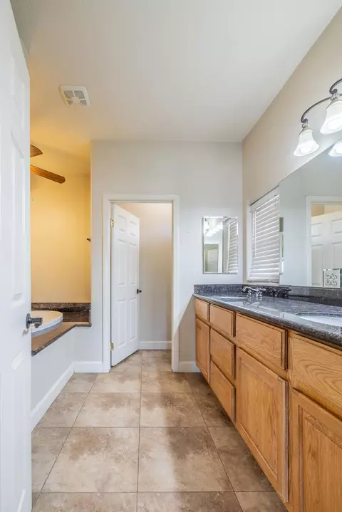 Bath - 4224 Yucca Mesa Rd, Yucca Valley, CA 92284 photo 1 of 5