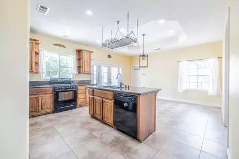 Kitchen - 4224 Yucca Mesa Rd, Yucca Valley, CA 92284 photo 1 of 5