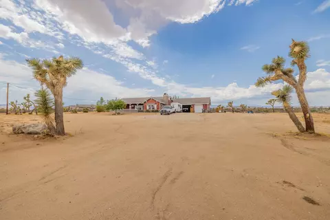 Exterior - 4224 Yucca Mesa Rd, Yucca Valley, CA 92284 photo 1 of 5