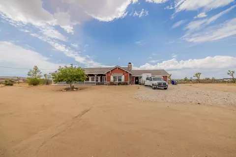 Exterior - 4224 Yucca Mesa Rd, Yucca Valley, CA 92284 photo 2 of 5