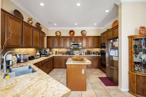 Kitchen - 60582 Silver Torch Cir, La Quinta, CA 92253 photo 3 of 7