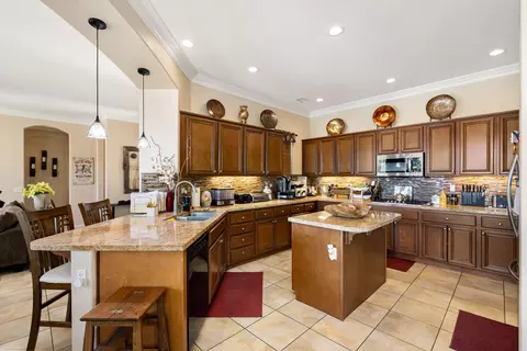 Kitchen - 60582 Silver Torch Cir, La Quinta, CA 92253 photo 2 of 7