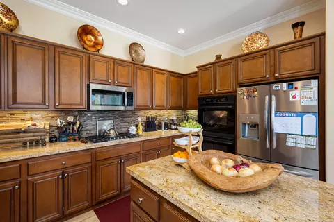 Kitchen - 60582 Silver Torch Cir, La Quinta, CA 92253 photo 7 of 7