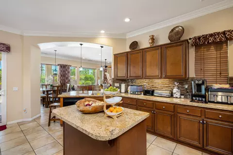 Kitchen - 60582 Silver Torch Cir, La Quinta, CA 92253 photo 4 of 7